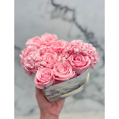 MARBLE FLOWER BOX WITH 7 BRIDAL ROSES AND DRYED HYDRANGEA