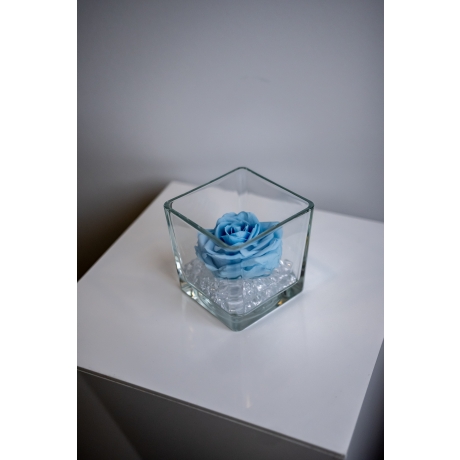GLASS VASE WITH BABY BLUE ROSE AND CRYSTALS (10x10 cm)