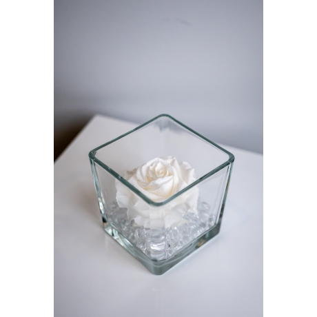 GLASS VASE WITH WHITE ROSE AND CRYSTALS (10x10 cm)