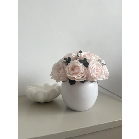 BOUQUET WITH ICE PINK ROSES & EUKALYPTUS IN WHITE CERMIC 