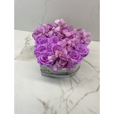 MARBLE FLOWER BOX WITH 7 BABY LILLY ROSES AND DRYED HYDRANGEA